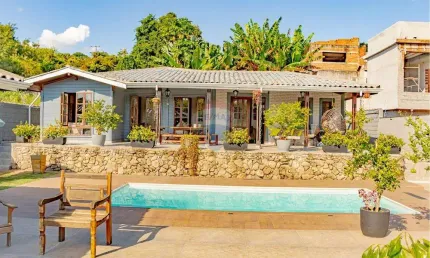 Casa Nova em Condomínio Fechado! Segurança, Diversão e Investimento em um Só Lugar!