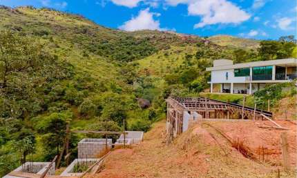 Terreno no Parque Arco Íris em Atibaia com 2.174 m², vista permanente para a Serra e projeto aprovado
