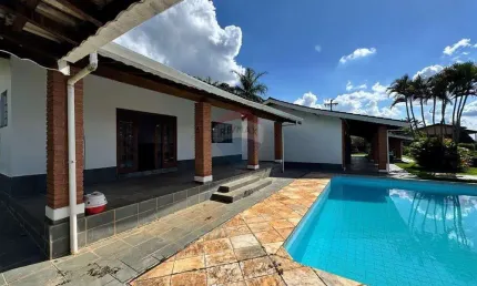 Casa térrea com 3 dormitórios, piscina e espaço gourmet para aluguel no condomínio Panorama Parque em Atibaia