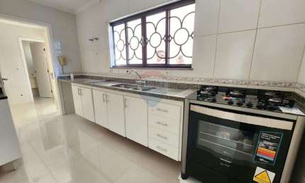 Casa em condomínio vila santista em Atibaia com 3 suítes