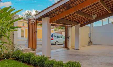 Casa com 5 dormitórios, 2 suites em Atibaia com Jardim e Piscina aquecida no Jardim Paulista'