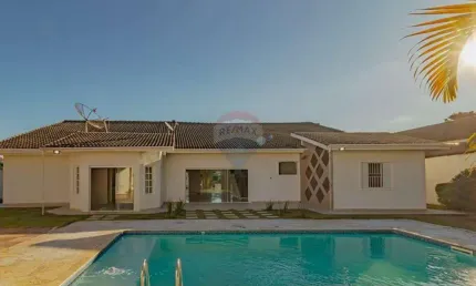 Casa térrea a venda em Atibaia - SP -no bairro Jardim Paulista com um apartamento anexo.