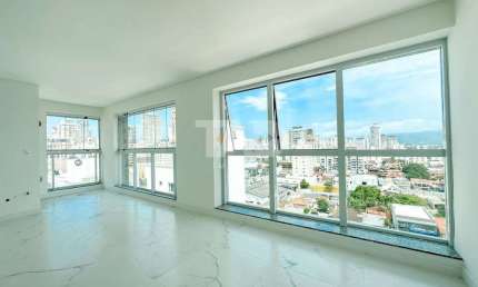 Apartamento com 3 quartos à venda na Rua 242, 688, Meia Praia, Itapema