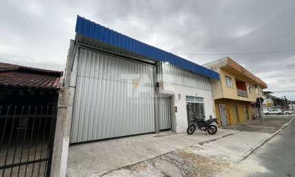 Galpão bem localizado para locação no bairro Cordeiros