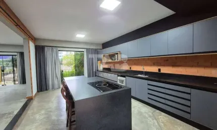Casa a 100 metros do mar para locação | Praia Brava