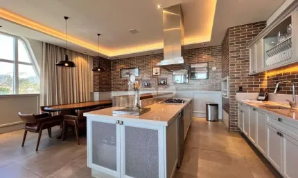 Casa com 4 suítes para locação | praia do estaleiro