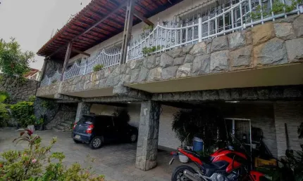 Casa com 5 quartos à venda na Avenida Ribeiro de Paiva, 530, João Pinheiro, Belo Horizonte