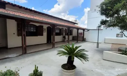 Casa com 5 quartos à venda na Rua Tapirapes, 327, Santa Mônica, Belo Horizonte