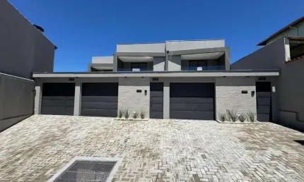 Casa com 3 quartos à venda na Rua do Silêncio, 362, Chácara Contagem, Contagem