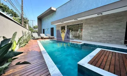 Casa com 4 dormitórios sendo 3 suítes no Condominio Pedra Verde em Ubatuba.
