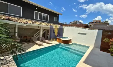 Casa de Alto Padrão com 4 Suítes e Área de Lazer Completa – Praia do Lázaro, Ubatuba