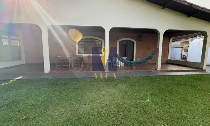 4 casas distribuídas em mais de mil m² de terreno na Praia do Lázaro, Ubatuba/SP