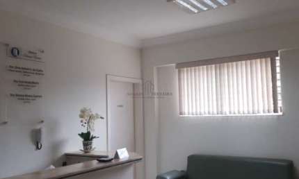 Imperdível oportunidade de casa comercial à venda no Centro de Indaiatuba-SP! 4 salas, 2 banheiros, 118,75 m² de área.