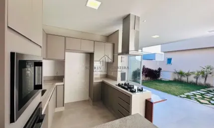 Linda casa térrea com 150 m2 ac com 03 suítes em Condomínio fechado em Indaiatuba- SP