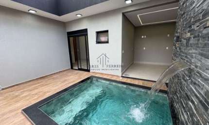 Venda de Casa em Condomínio de Alto Padrão em Indaiatuba-SP  3 Quartos, 1 Suíte, 2 Salas  3 Vagas  135m²  Bairro Jardim Mantova