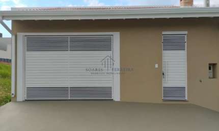 Casa à venda em Casablanca, 3 quartos, 1 suíte, 2 vagas de garagem e 128,70 m² de área construída. Sol da manhã e abrigo coberto para 2 carros.
