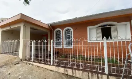 Imperdível casa à venda em indaiatuba-sp no jardim pau preto com 3 quartos, 1 suíte, 2 salas e 1 vaga de garagem!