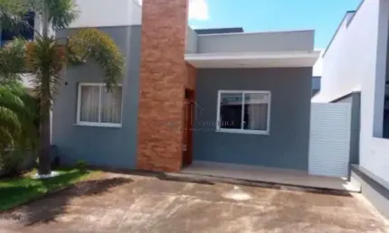Casa em condomínio de alto padrão no jardim mantova, indaiatuba-sp: 3 quartos, 1 suíte, 2 salas, 2 vagas de garagem.