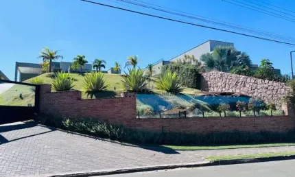 Casa de luxo em condomínio exclusivo em indaiatuba-sp, bairro itaici: 3 quartos, 3 suítes, 3 salas, 5 banheiros, 6 vagas, 261m².