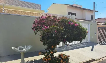 Imperdível! Casa à venda em Indaiatuba-SP, Jardim Esplanada - 3 quartos, 1 suíte, 2 salas, 3 banheiros, 5 vagas de garagem, 166m².