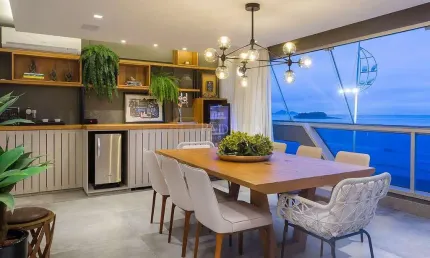 Frente mar, finamente mobiliado, decorado , equipado e climatizad0.