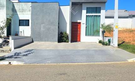 Casa linda com móveis planejados no Condomínio Horto Florestal 3