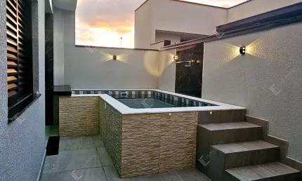 Casa linda com piscina e 03 dormitórios no Condomínio Horto Florestal Villagio