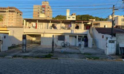 PRÉDIO Á VENDA COM 05 KITINETES NO BAIRRO TABULEIRO EM CAMBORIÚ