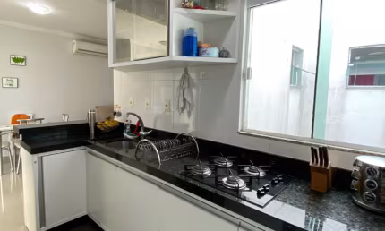 EXELENTE  APARTAMENTO MOBILIADO NO CENTRO DE CAMBORIU !!!