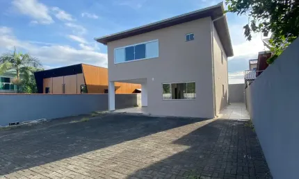 Casa  dos sonhos com localização privilegiada, e em condomínio fechado no são francisco de assis, poucos metros de balneário camboriú.