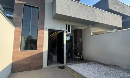 Casa dos sonhos nova, semi mobiliada com excelente localização.