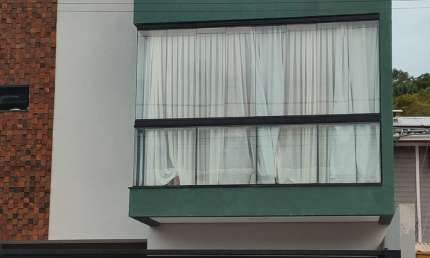 Lindo sobrado com 3 suítes sendo uma master em Camboriú