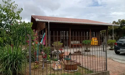 Casa a venda em camboriú com 3 quartos sendo 1 suúte no bairro centro !!