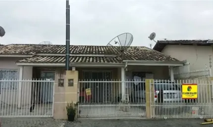 Exelente casa com estrutra para 2º andar com 2 quartos em camboriú no bairro centro !!