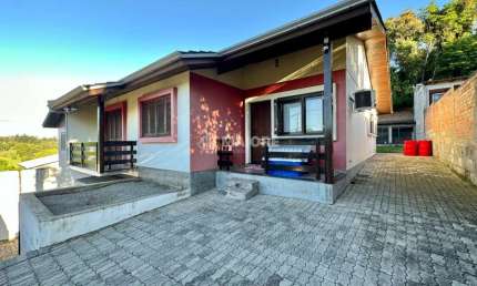 Casa com 3 quartos à venda na Graciano Dalla Rosa, 550, Santa Corona, Caxias do Sul por R$ 790.000