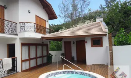 Casa para Venda em Garopaba, Centro, 4 dormitórios, 4 suítes, 6 banheiros, 3 vagas