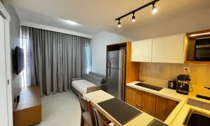 Excelente quarto e sala no blue barra | mobiliado e decorado