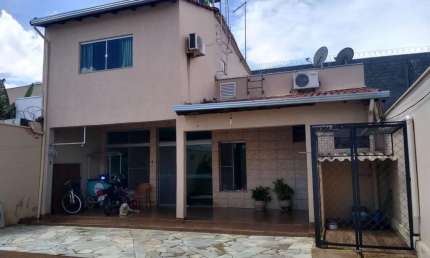 Casa para Venda em Uberlândia, Daniel Fonseca, 3 dormitórios, 1 suíte, 3 banheiros, 6 vagas