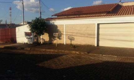 Casa para Venda em Uberlândia, Tubalina, 3 dormitórios, 2 suítes, 3 banheiros, 4 vagas
