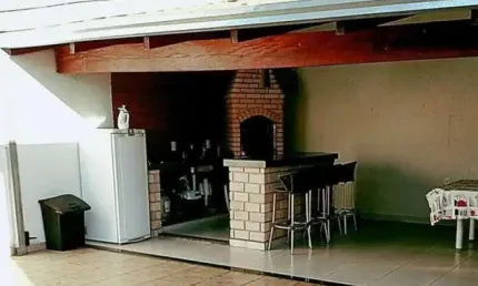 Casa para Venda em Uberlândia, Jardim Europa, 3 dormitórios, 1 suíte, 2 banheiros, 2 vagas
