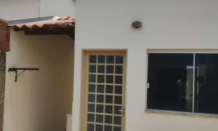 Casa para Venda em Uberlândia, Jardim Holanda, 2 dormitórios, 1 banheiro, 2 vagas