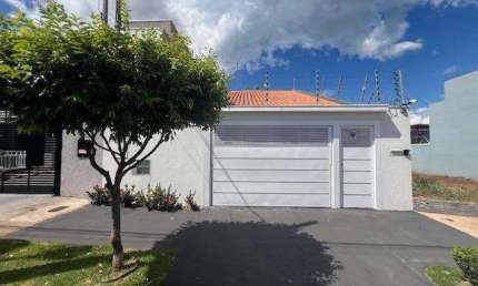 Casa com 3 quartos à venda na Rua Alvarinda Ferreira Jorge, 311, Bom Jardim, Maringá