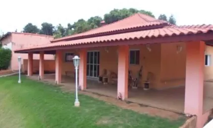 Chácara 2.500m2 no Terras de Itaici com 3 casas, sendo 5 suítes no total