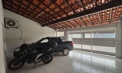 Imperdível oportunidade: Casa à venda em Indaiatuba-SP, Jardim Califórnia, 4 quartos, 1 suíte, 1 sala, 3 banheiros, 2 vagas.