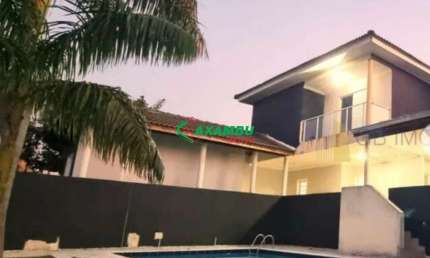 SOBRADO COM 5 DORMITÓRIOS (1 SUITE MASTER), SALA INTEGRADA COM ESPAÇO GOURMET E PISCINA