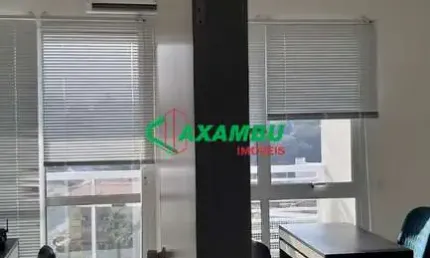 SALA COMERCIAL DE 25M² COM COPINHA, WC SOCIAL, COM PISO FRIO E 1 VAGA COBERTA ROTATIVA NA MELHOR LOCALIZAÇÃO DA VILA ARENS