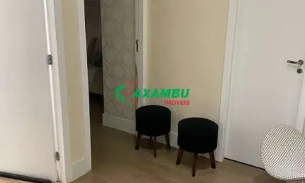 Sala comercial de 25m² com copinha, wc social, com piso laminado e 1 vaga coberta rotativa na melhor localização da vila arens