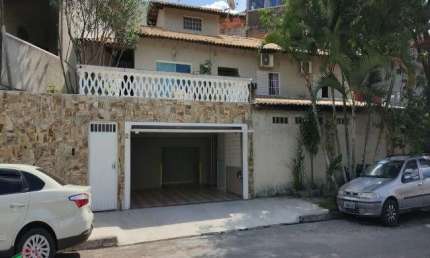 Imperdível oportunidade de adquirir uma casa no Parque Cidade Jardim II em Jundiaí-SP: 3 quartos, 1 sala, 2 banheiros, 1 vaga, 165m².