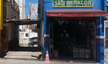 TERRENO COMERCIAL NO CENTRO DE JUNDIAÍ COM PEQUENA CONSTRUÇÃO E ESTACIONAMENTO
