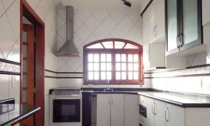 SOBRADO COM 03 DORMITÓRIOS, (SENDO 01 SUITE), BAIRRO PARQUE CIDADE JARDIM II - JUNDIAI - SP